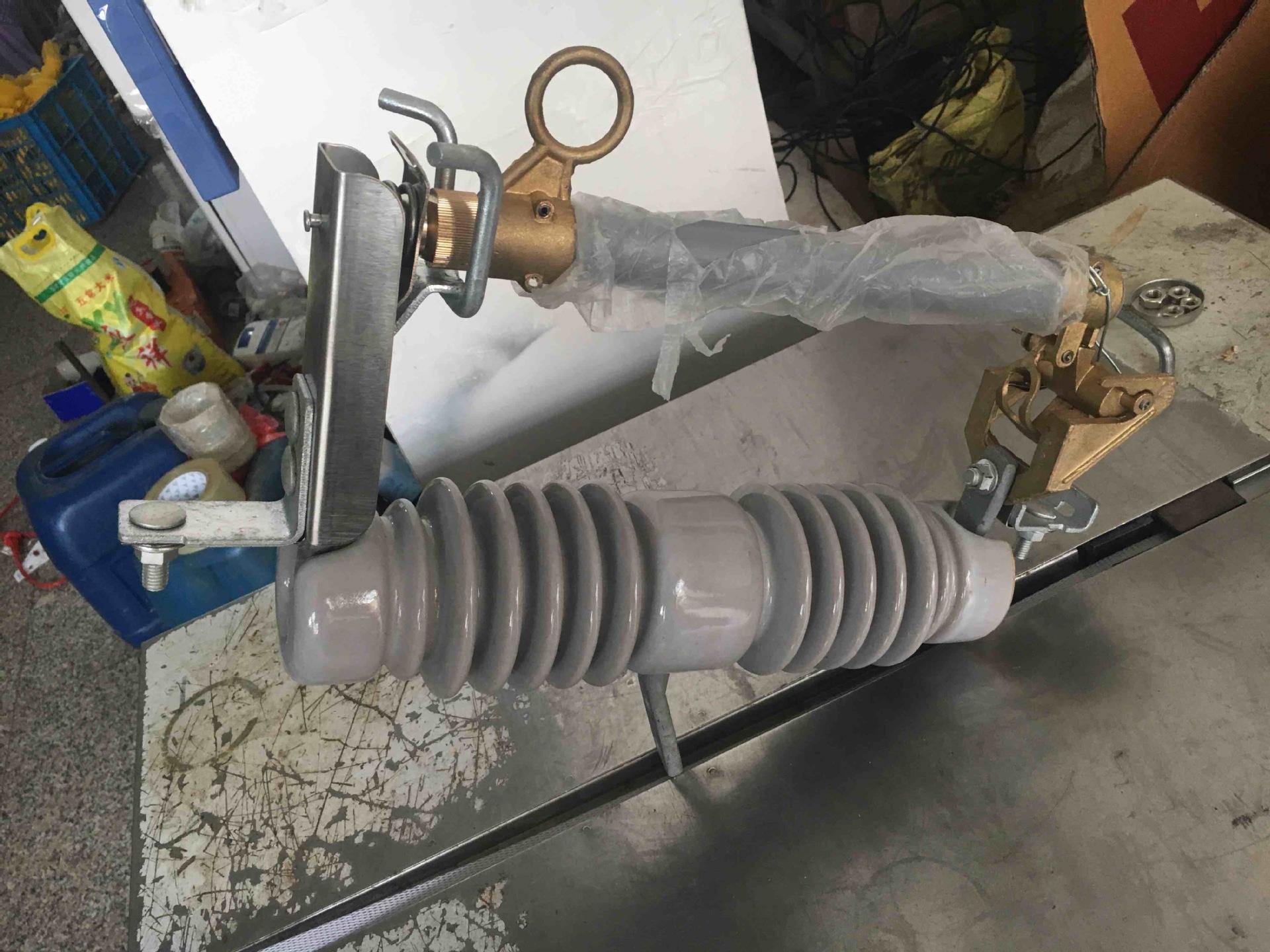 熔斷器跌落式(跌落式熔斷器原理)